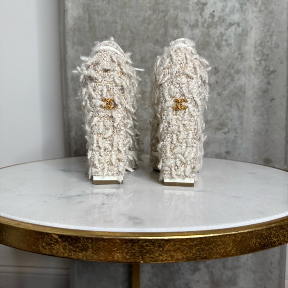 Chanel CC Cream Furry Patent Lace Up Cap Toe Block Heel Oxford - Picture 7 of 14